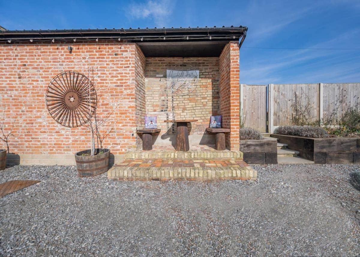Отель Hill Farm Retreat Wangford Экстерьер фото