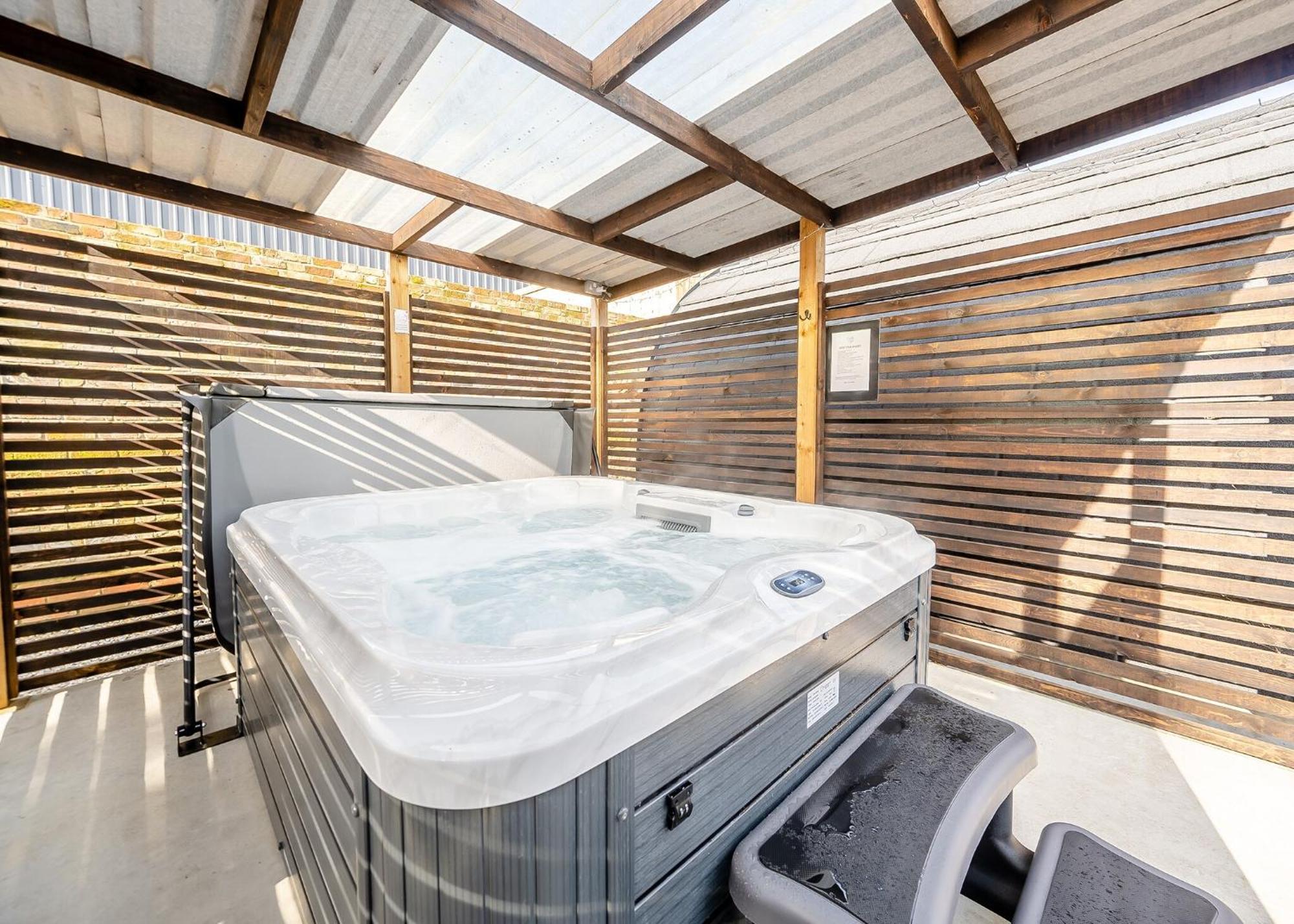 Отель Hill Farm Retreat Wangford Номер фото